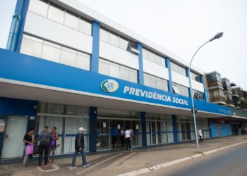 Senadores derrubam veto à suspensão de prova de vida do INSS