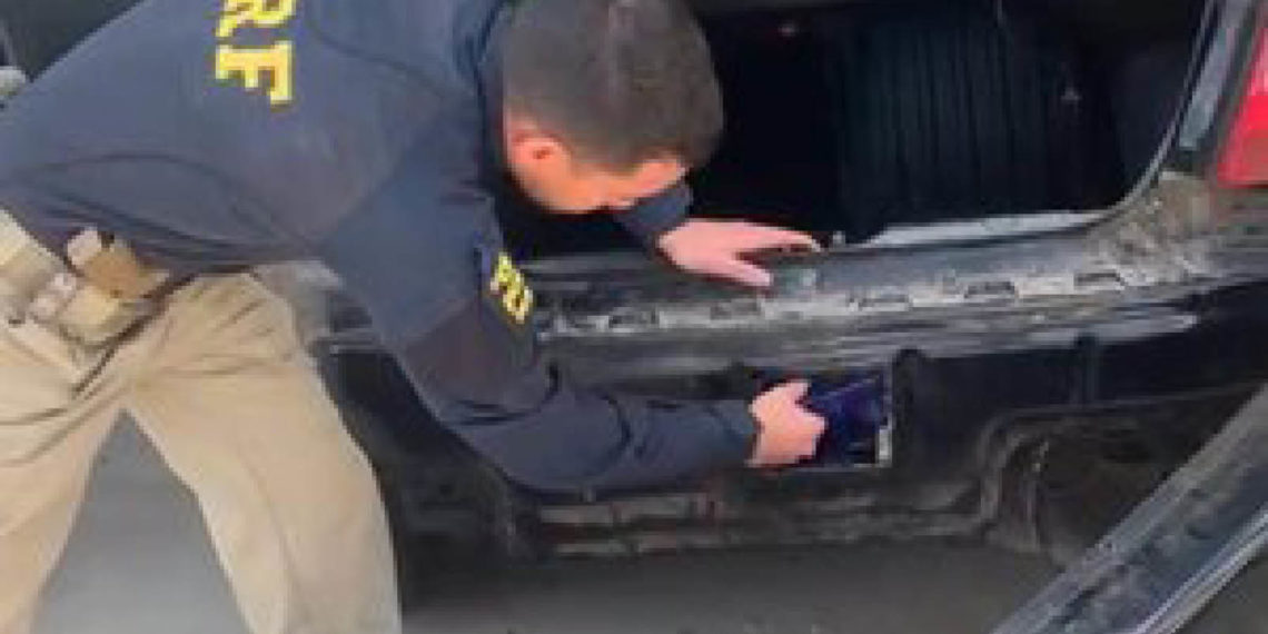 Polícia Rodoviária Federal prende homem transportando cocaína em carro com placas de Campo Bom