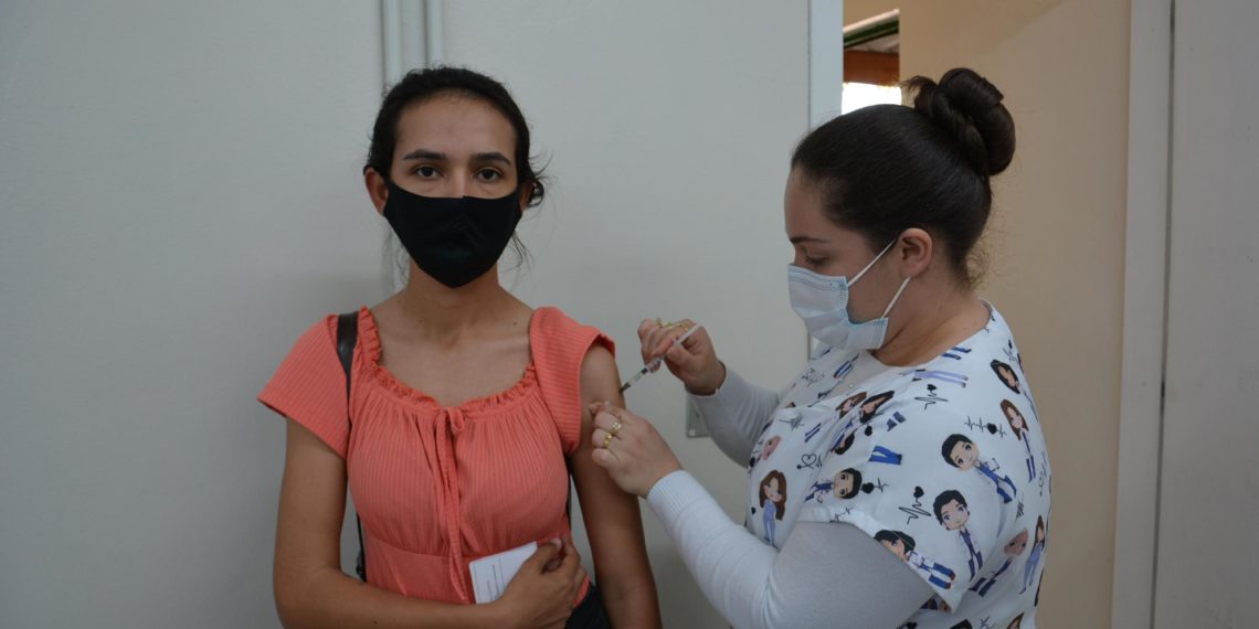 Anvisa investiga suspeita de reação adversa grave com vacina da Pfizer