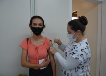 Anvisa investiga suspeita de reação adversa grave com vacina da Pfizer