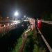 Motorista perde o controle e carro fica preso entre pontes na RS-239