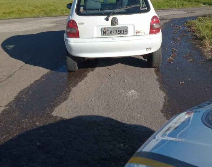Três homens são presos pela Brigada Militar negociando veículo furtado