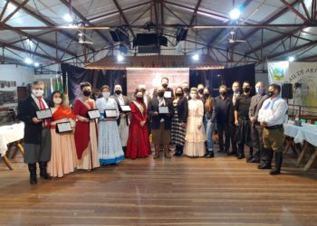 Oito tradicionalistas recebem o Mérito Farroupilha em sessão da Câmara de Campo Bom