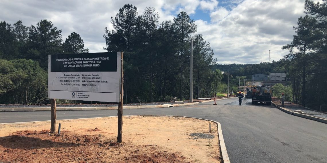 Obra da Rua 1 e da rótula da Carlos Strassburguer estão em fase de conclusão