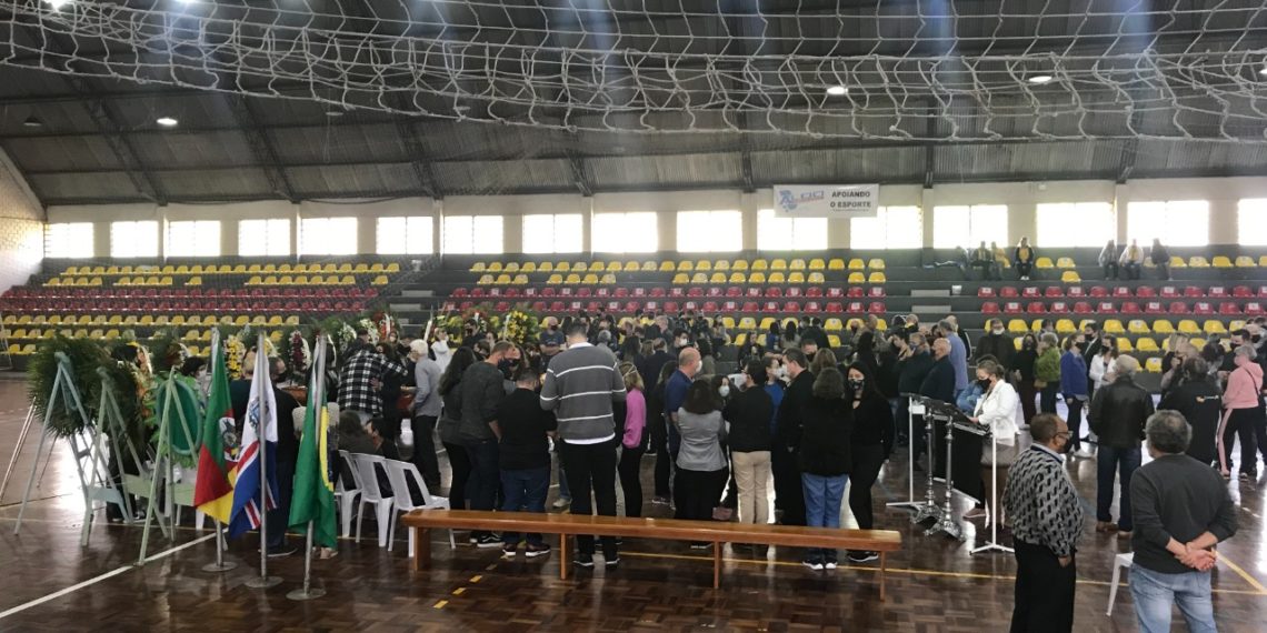 Despedida a Marcos e Marlise Riegel aconteceu nesta manhã, em Campo Bom