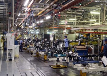 Segundo o IBGE, indústria recua 1,3% em julho