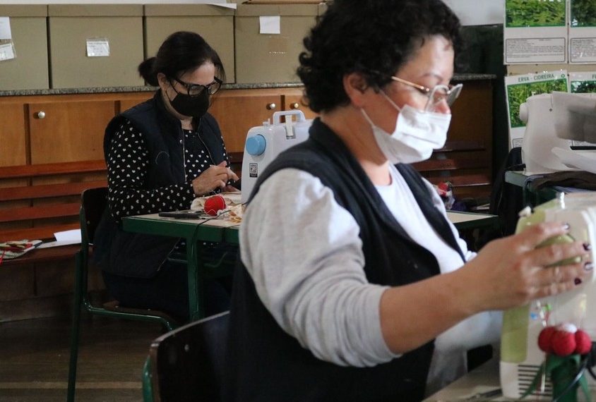 Em Sapiranga, curso de artesanato patchwork ensina a confecção de retalhos de tecidos no Cemeam