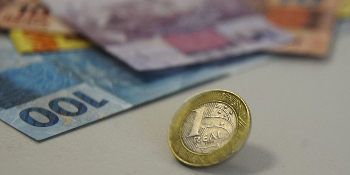 Orçamento prevê salário mínimo de R$ 1.169 no próximo ano