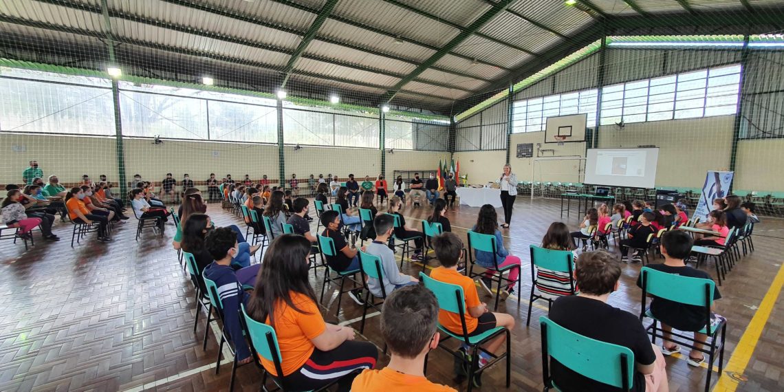 Escolas da Rede Municipal de Ensino de Sapiranga recebem mil chromebooks