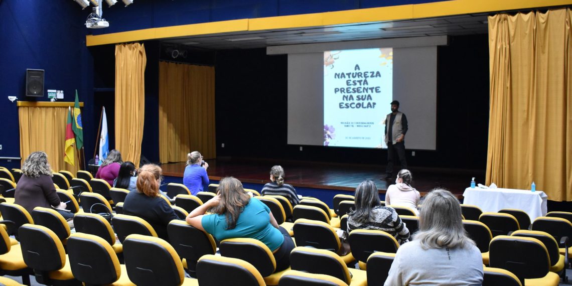 Palestra sobre Eco pedagogia em Nova Hartz