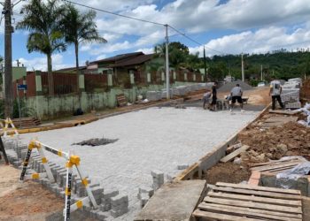 Nova Hartz realiza pavimentação comunitária