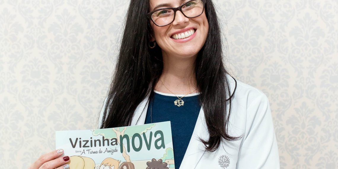 Elen Borghezan apresenta “Vizinha Nova” no mês das crianças