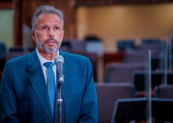 Coluna de política: Vacinação acessível para todos e carteira em braile