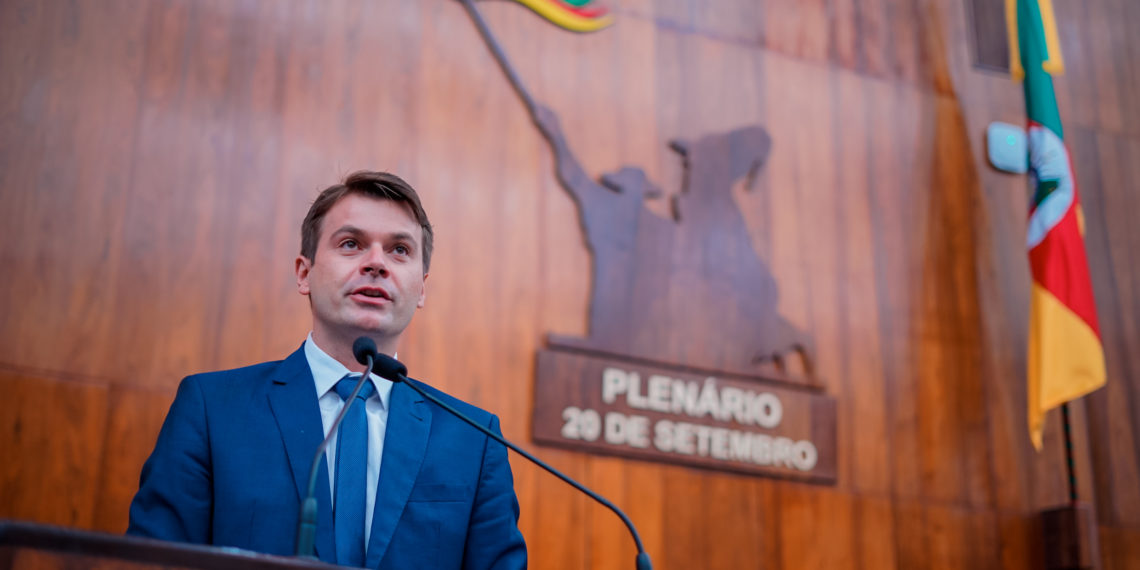 Projeto prevê pagamento de tornozeleiras eletrônicas por presos no Rio Grande do Sul