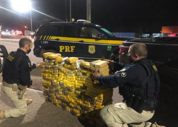Dupla em caminhonete roubada e com placas clonadas de veículo de Sapiranga é presa pela PRF em Passo Fundo