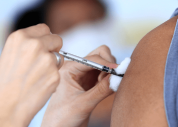 Covid-19: Brasil atinge a marca de 60% da população adulta completamente vacinada