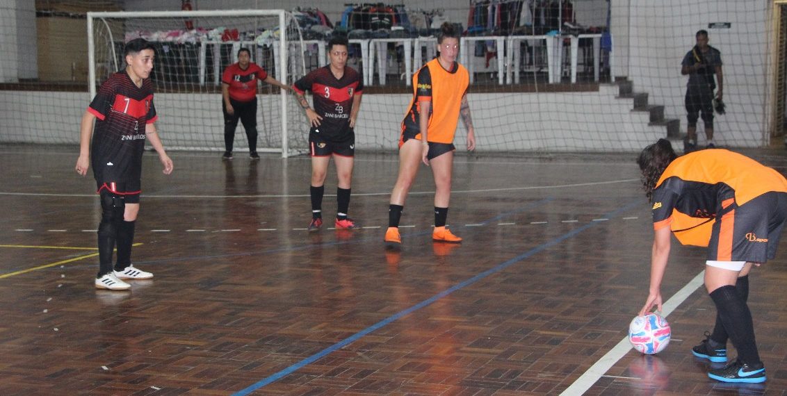 Em Campo Bom, são definidos os finalistas da Copa Tia Mira de Futsal Feminino
