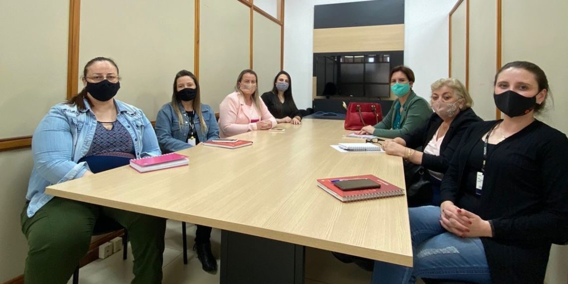 Em Sapiranga, projeto Cor de Rosa oportuniza trabalho para mulheres atendidas pelo Centro de Referência da Mulher