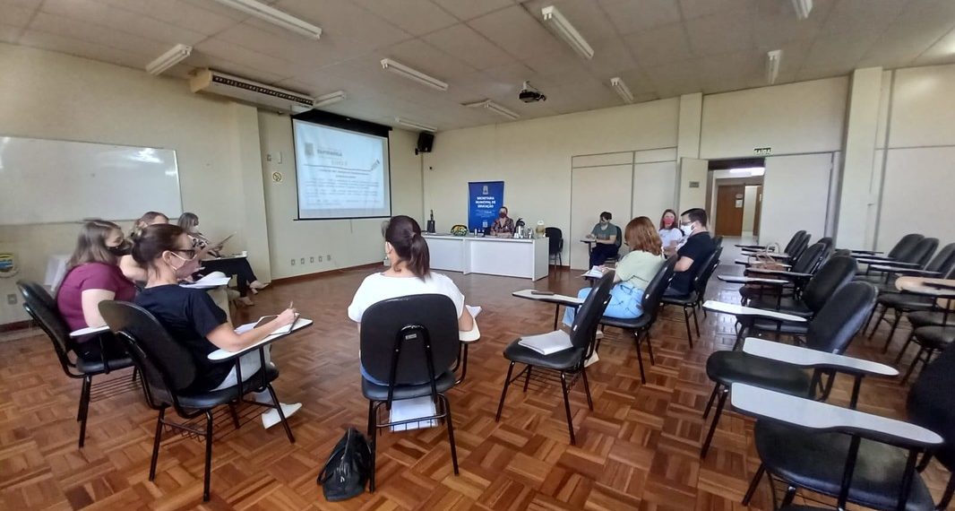 Equipe do Plano Municipal de Educação discute participação na Conae 2021