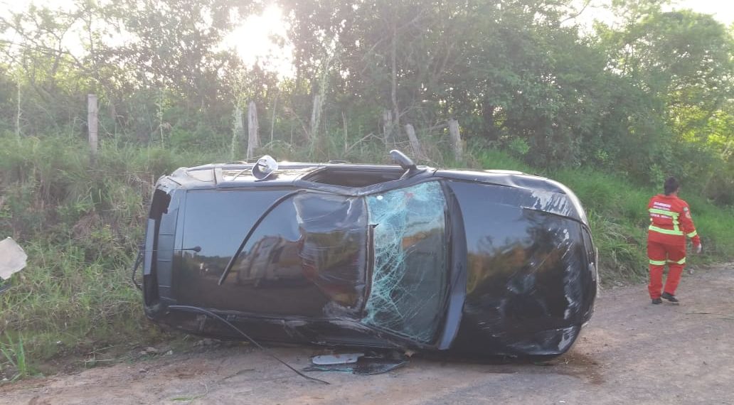 Capotamento deixa uma pessoa ferida em Nova Hartz