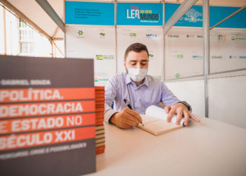 Presidente da Assembleia Legislativa do estado, Gabriel Souza, lançou um livro na última quinta-feira, 11