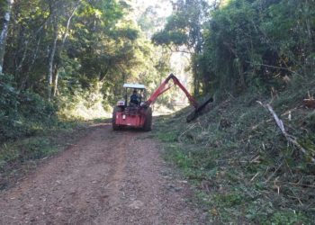 Sapiranga intensifica ações de reparos nas estradas da zona rural