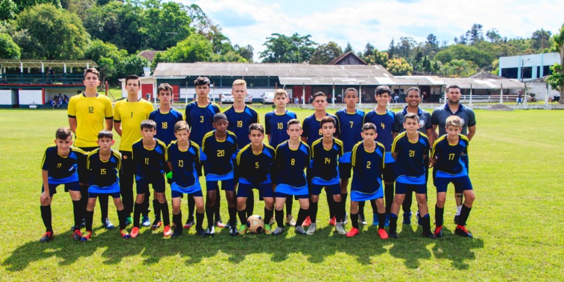 Meninos do Programa Acolher de Campo Bom estão nas semifinais da Liga de Futebol Encosta da Serra