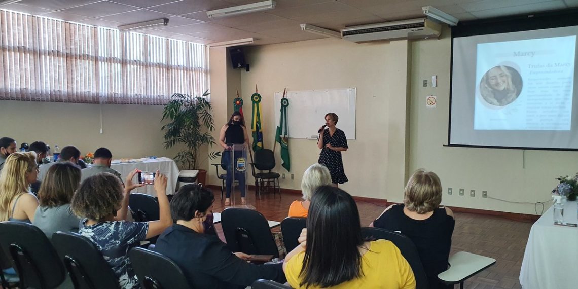 Encontro do Comitê Intermunicipal de Mulheres discute fortalecimento de ações de enfrentamento à violência em Sapiranga