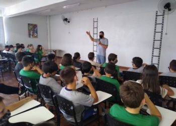 Oficina de poemas na EMEF Floresta conta com a participação de Jairo Brum Gomes em Sapiranga