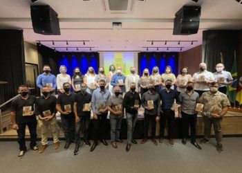 CDL Sapiranga homenageia associados efetivos