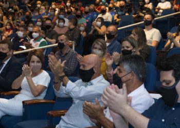 Profissionais da saúde homenageados na Noite dos Campeões em Campo Bom