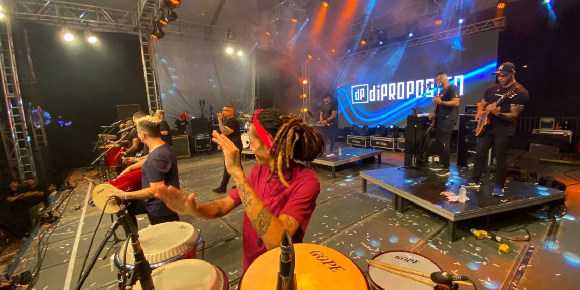 Campo Bom sente o agito do pagode da Banda Di Propósito no Natal da Integração