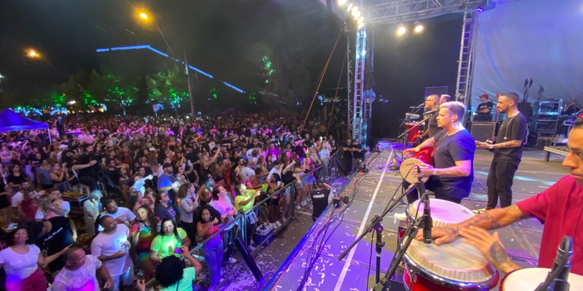 Campo Bom sente o agito do pagode da Banda Di Propósito no Natal da Integração