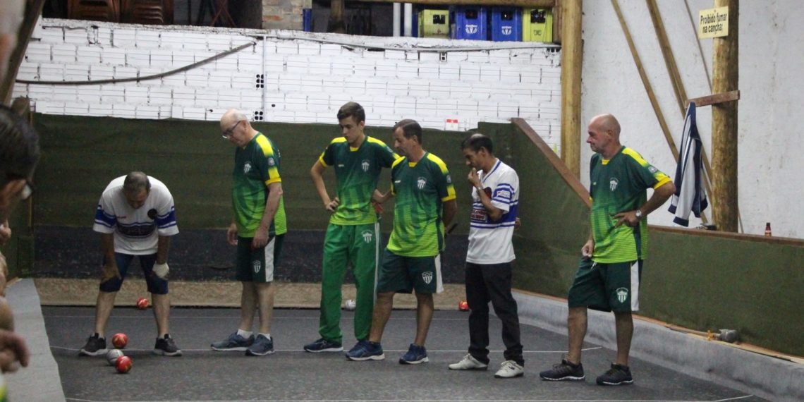 Primavera larga na frente na final do Municipal de Bocha Força Livre de Campo Bom