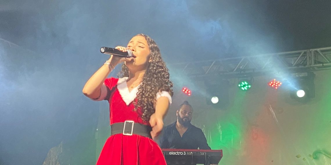 Luiza Barbosa recebe convidados no Natal na Praça em Sapiranga