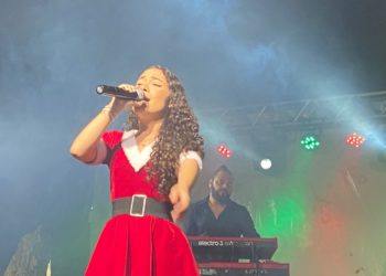 Luiza Barbosa recebe convidados no Natal na Praça em Sapiranga