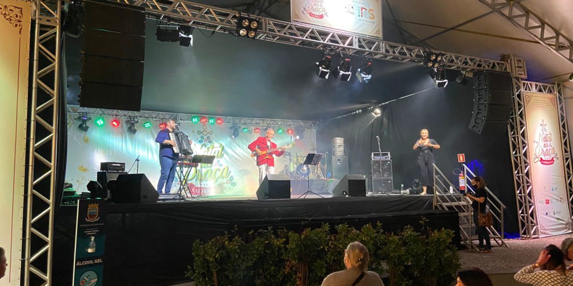 Luiza Barbosa recebe convidados no Natal na Praça em Sapiranga