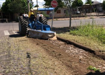 Secretaria de Obras realiza capina mecanizada em Sapiranga