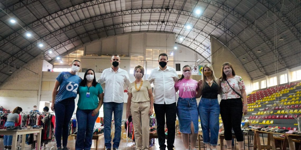 Campanha distribui milhares de peças de roupa em Campo Bom