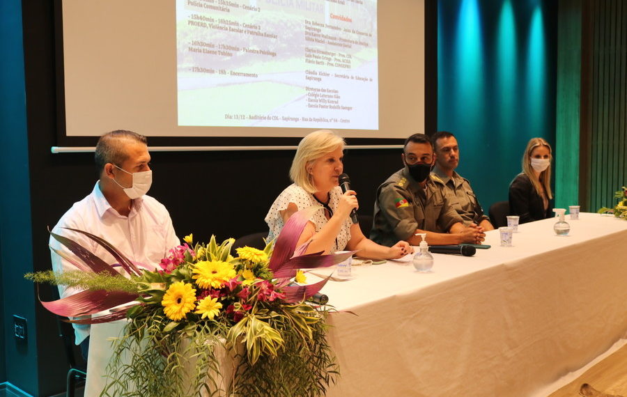 Prefeita de Sapiranga, Carina Nath participa de Seminário do 32° BPM