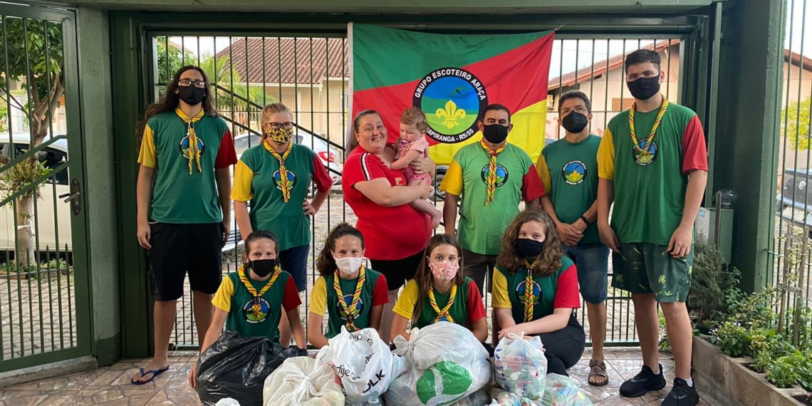 Grupo de Escoteiro Araçá realiza doações para auxiliar no tratamento de sapiranguense com Paralisia Cerebral