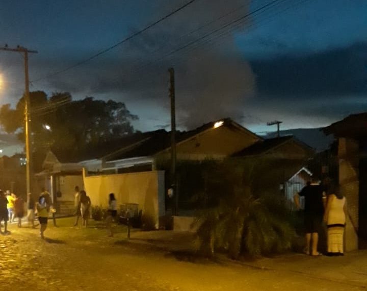 Incêndio atinge residência em Sapiranga