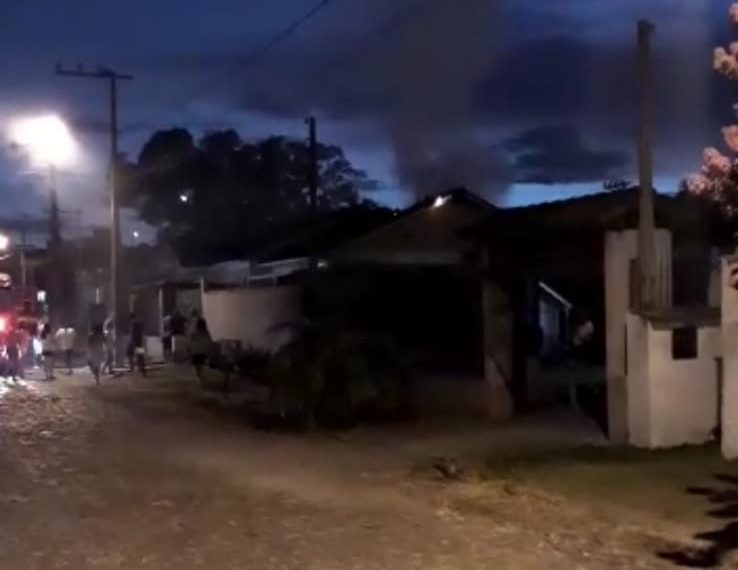 Incêndio atinge residência em Sapiranga
