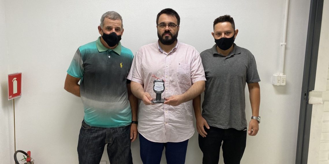 Pai de jovem brutalmente assassinada homenageia Polícia Civil de Sapiranga