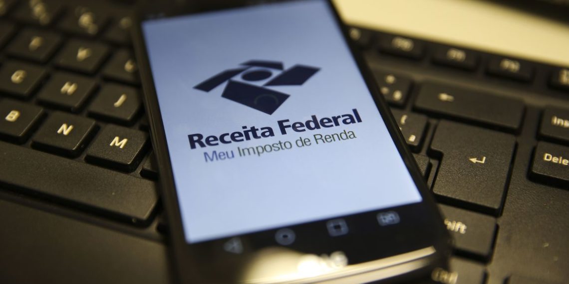 Receita paga hoje lote residual de restituições do IRPF 2021