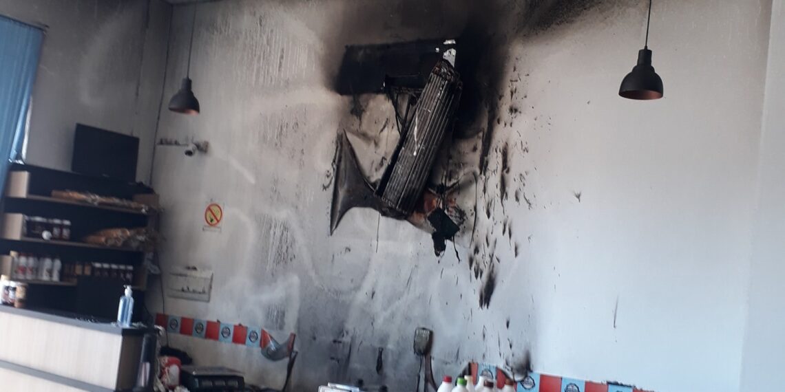 Bombeiros Voluntários controlam incêndio em comércio de Nova Hartz