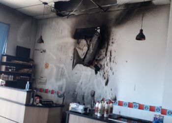 Bombeiros Voluntários controlam incêndio em comércio de Nova Hartz