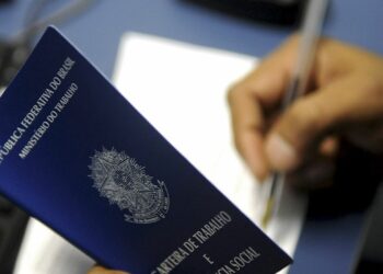 IBGE: desemprego cai para 11,6% em novembro
