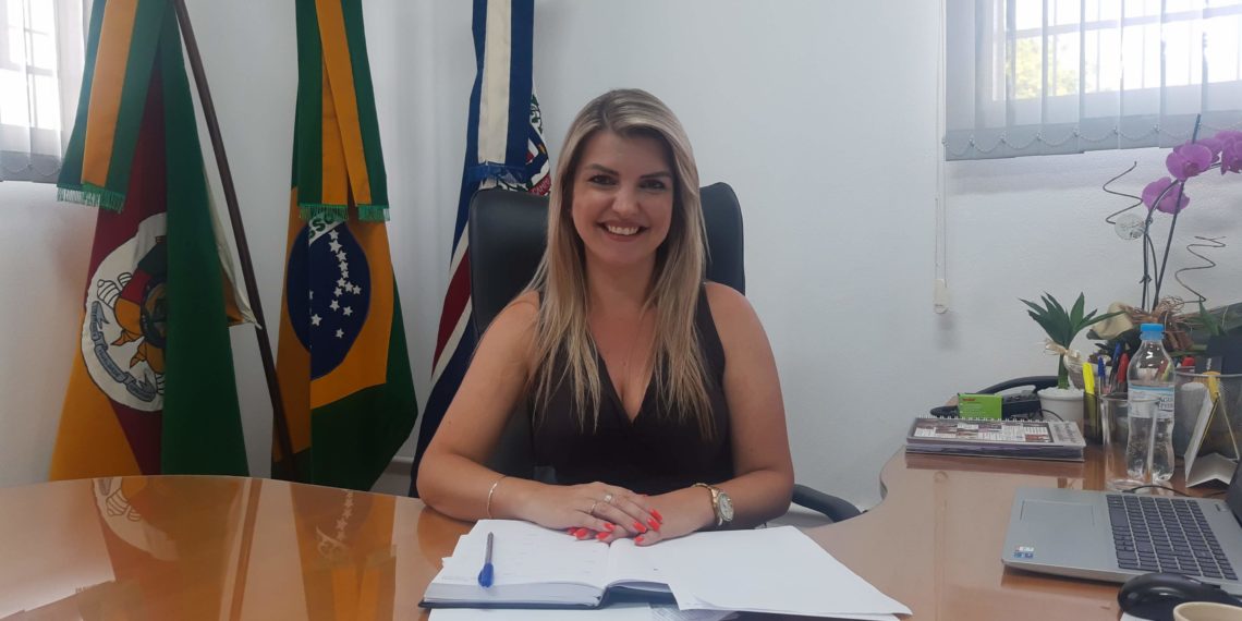 Vereadora Professora Gênifer Engers assume a presidência da Câmara de Campo Bom