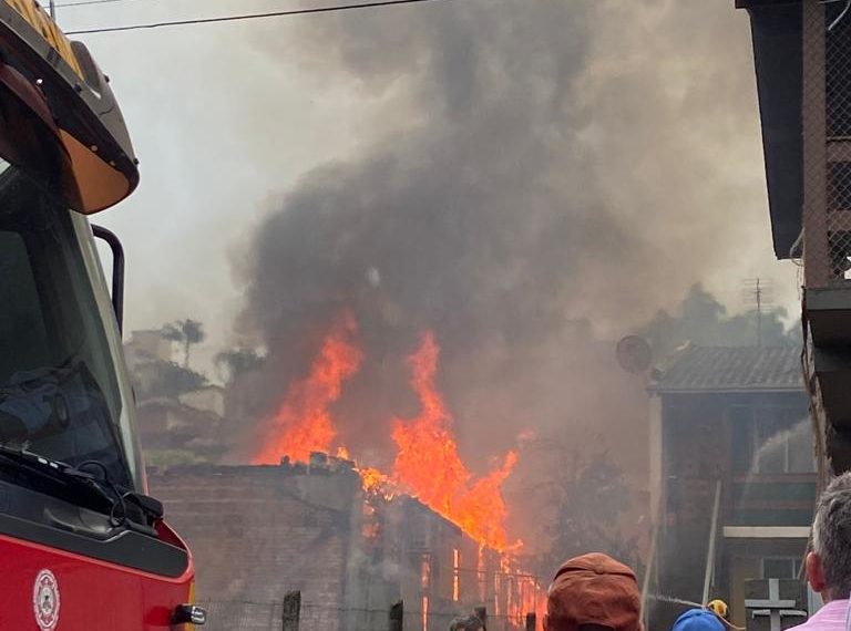 Incêndio destrói casas e deixa uma vítima no bairro Paulista em Campo Bom